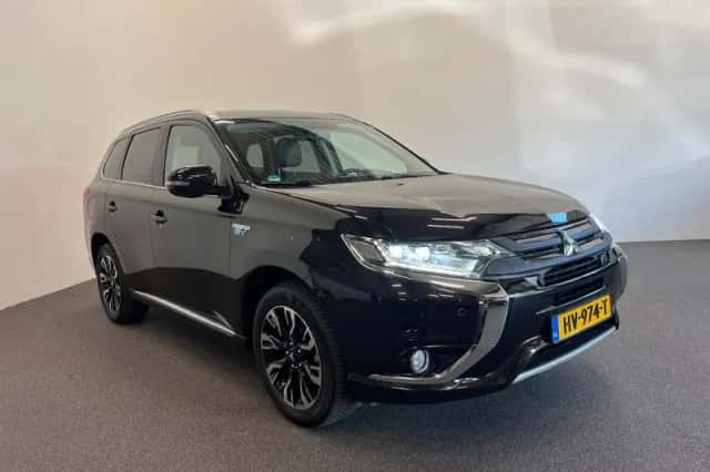 Mitsubishi Outlander (2015) thumbnail 3