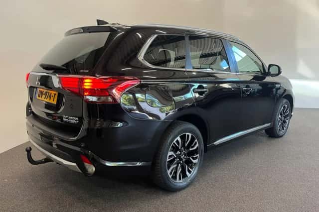 Mitsubishi Outlander (2015) thumbnail 6