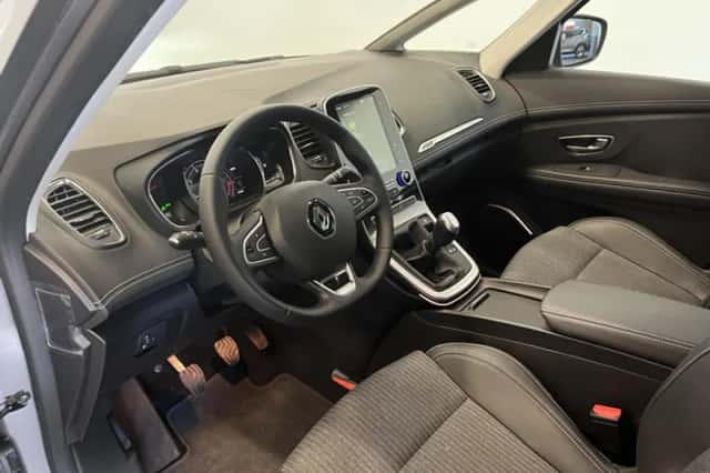 Renault Grand Scénic (2023) thumbnail 2