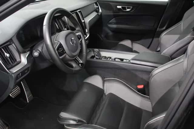 Volvo V60 (2022) thumbnail 2