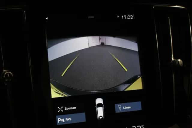 Volvo V60 (2022) thumbnail 3