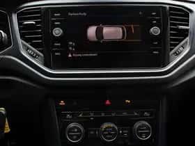 Volkswagen T-Roc (2021) thumbnail 3