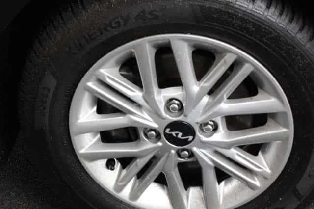 Kia Picanto (2023) thumbnail 4