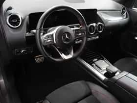 Mercedes-Benz GLA (2021) thumbnail 2