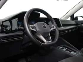 Volkswagen Golf (2022) thumbnail 2