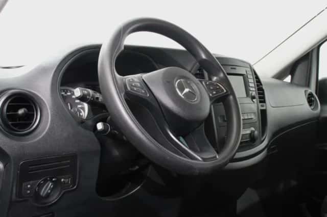 Mercedes-Benz Vito (2019) thumbnail 2