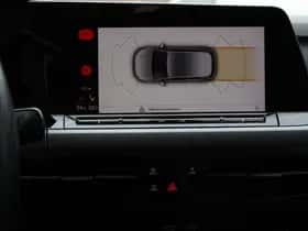 Volkswagen Golf (2022) thumbnail 2