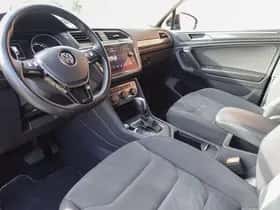 Volkswagen Tiguan (2021) thumbnail 2
