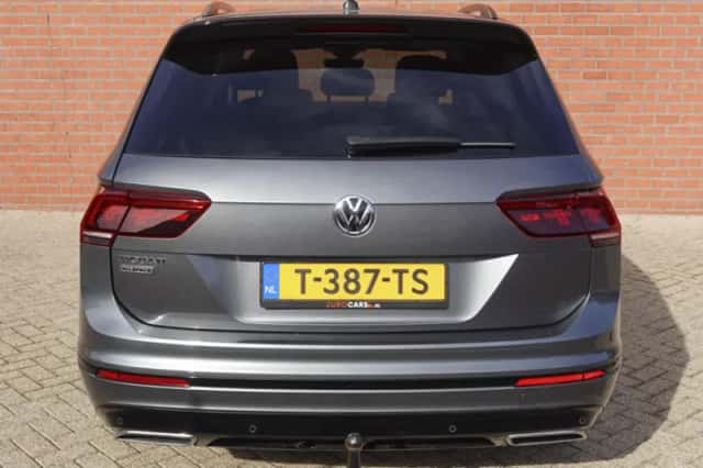 Volkswagen Tiguan (2021) thumbnail 3
