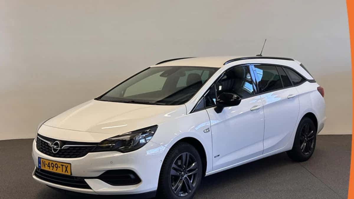 Opel Astra (2022) — foto 1