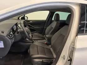Opel Astra (2022) thumbnail 2