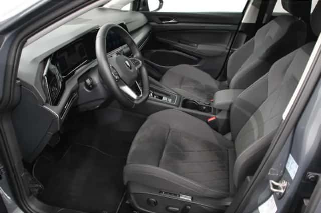 Volkswagen Golf (2022) thumbnail 3