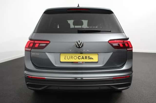 Volkswagen Tiguan (2022) thumbnail 3