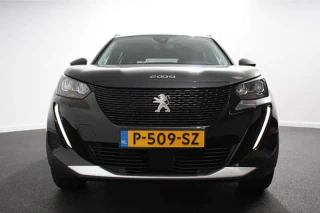 Peugeot e-2008 (2022) thumbnail 4