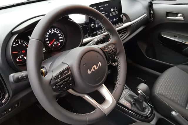 Kia Picanto (2023) thumbnail 2