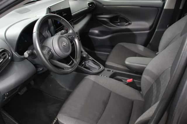 Toyota Yaris (2025) thumbnail 2