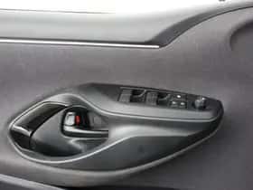 Toyota Yaris (2025) thumbnail 12