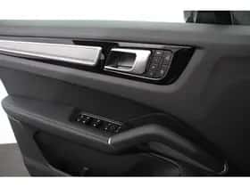 Porsche Cayenne (2023) thumbnail 19