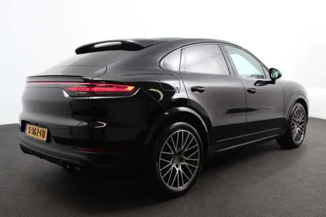 Porsche Cayenne (2023) thumbnail 4