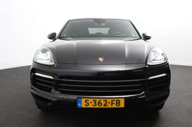 Porsche Cayenne (2023) thumbnail 5