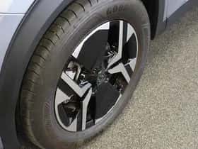 Peugeot 2008 (2024) thumbnail 5
