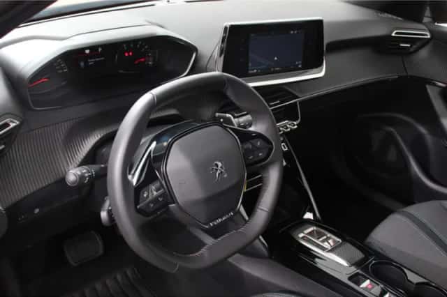Peugeot 2008 (2023) thumbnail 3