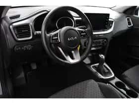 Kia Ceed (2023) thumbnail 2