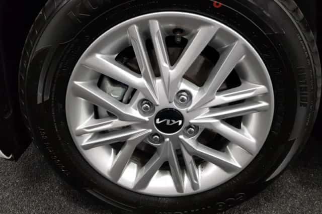 Kia Picanto (2022) thumbnail 3