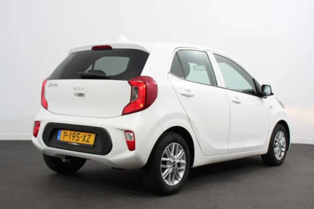 Kia Picanto (2022) thumbnail 5