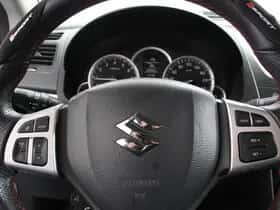 Suzuki Swift (2013) thumbnail 11