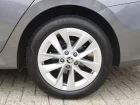 Škoda Octavia (2022) thumbnail 3