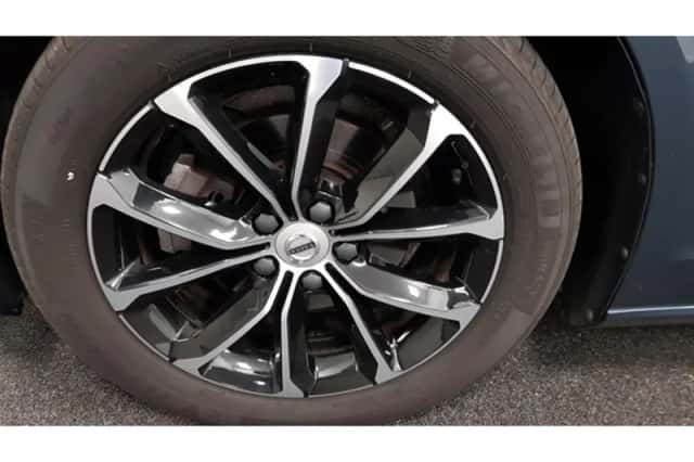 Volvo V60 (2021) thumbnail 3