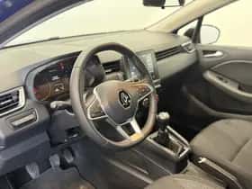 Renault Clio (2023) thumbnail 2