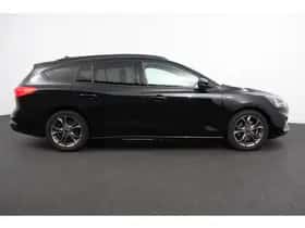 Ford Focus (2022) thumbnail 6