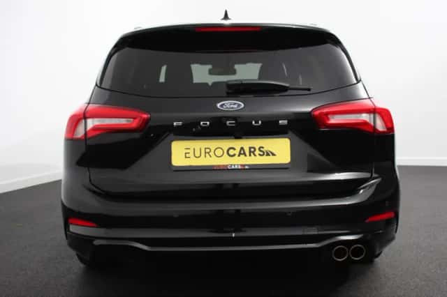 Ford Focus (2022) thumbnail 5