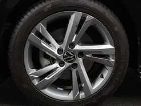 Volkswagen Golf (2023) thumbnail 2