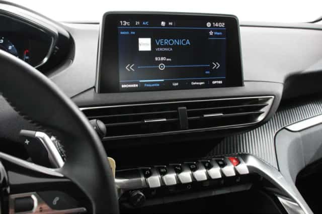 Peugeot 3008 (2021) thumbnail 3