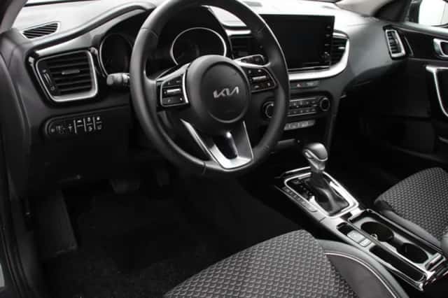 Kia XCeed (2023) thumbnail 2