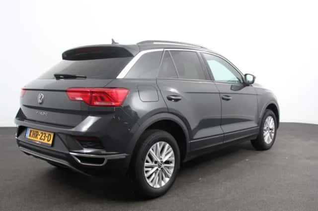 Volkswagen T-Roc (2021) thumbnail 3