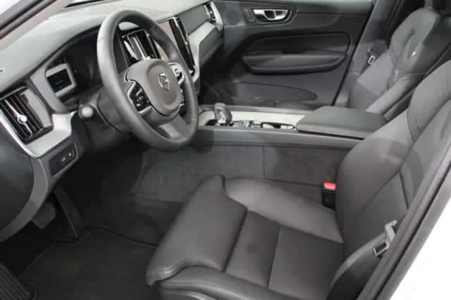 Volvo XC60 (2025) thumbnail 2