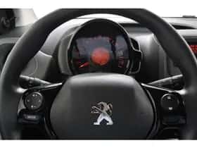Peugeot 108 (2021) thumbnail 3