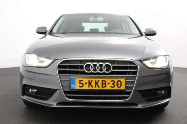 Audi A4 (2013) thumbnail 4