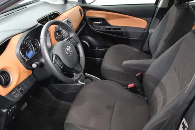 Toyota Yaris (2019) thumbnail 2