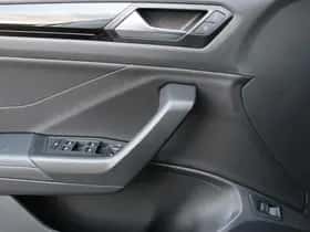 Volkswagen T-Roc (2024) thumbnail 16