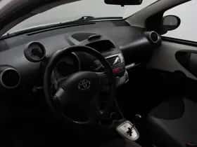 Toyota Aygo (2013) thumbnail 2