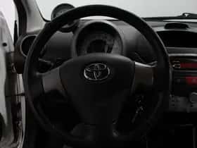 Toyota Aygo (2013) thumbnail 15