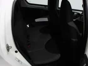 Toyota Aygo (2013) thumbnail 18