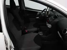 Toyota Aygo (2013) thumbnail 19