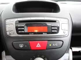 Toyota Aygo (2013) thumbnail 30