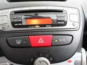 Toyota Aygo (2013) thumbnail 31